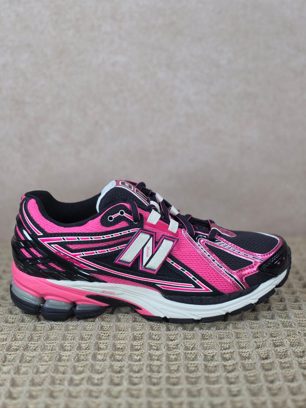 New Balance 1906R U1906RMD Women’s 7 Pink Black – Brand New